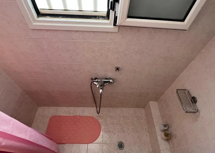 Casa Blanca * Pírgos Dhiroú