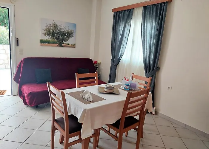 Casa Blanca Pírgos Dhiroú